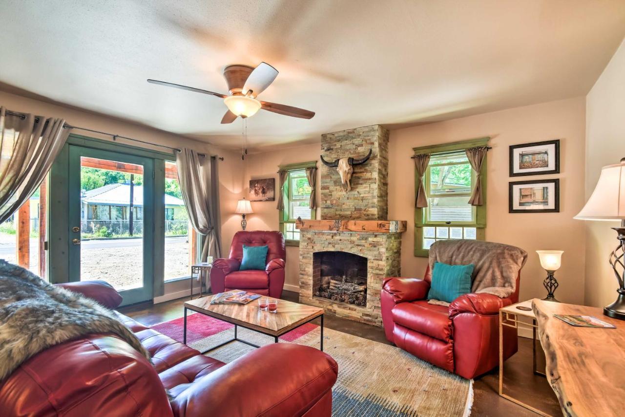 Cozy Home With Media Room Short Walk To Taos Plaza! Eksteriør billede