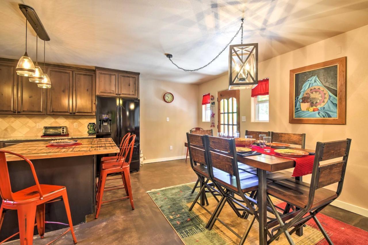 Cozy Home With Media Room Short Walk To Taos Plaza! Eksteriør billede