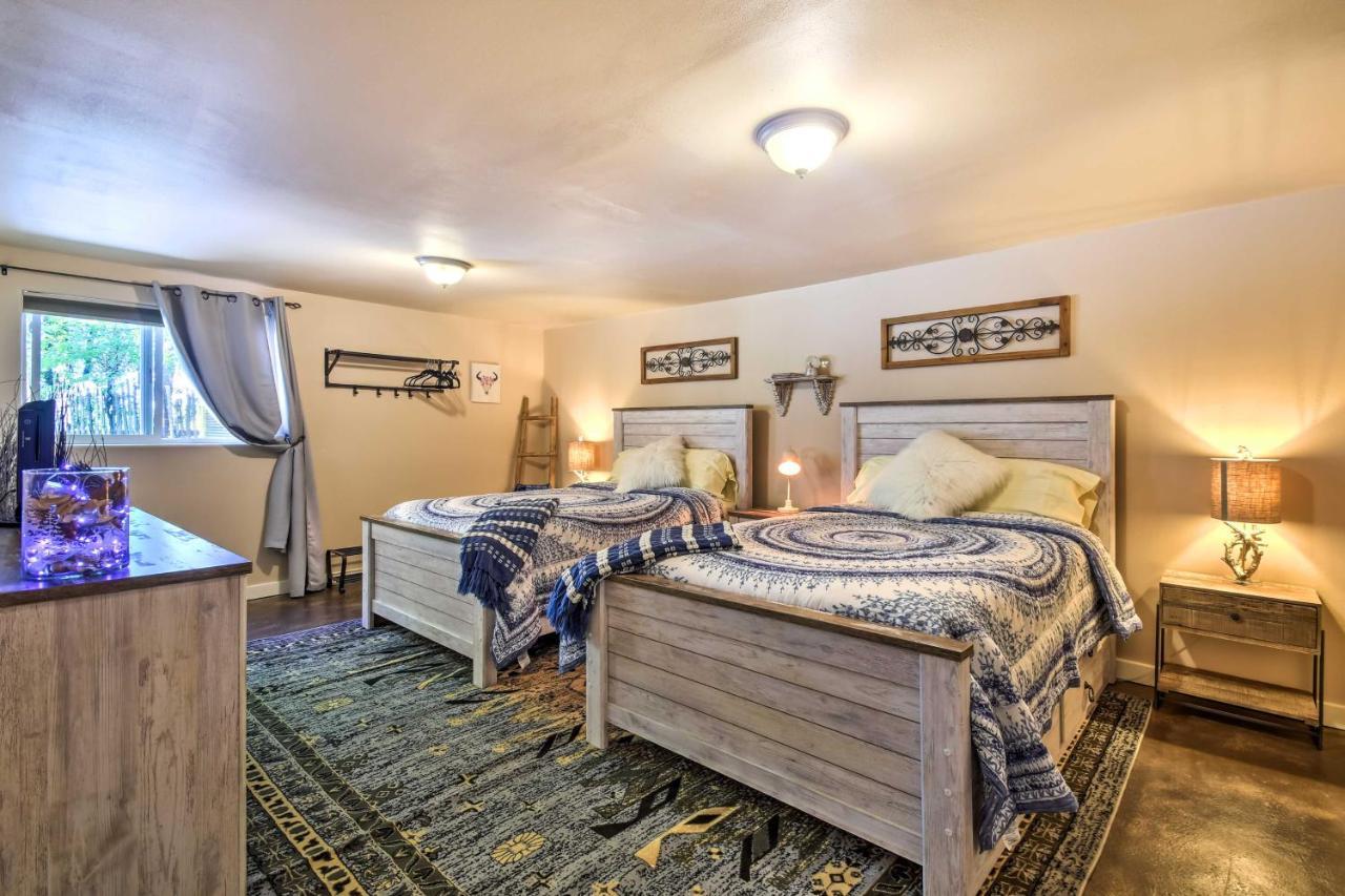 Cozy Home With Media Room Short Walk To Taos Plaza! Eksteriør billede