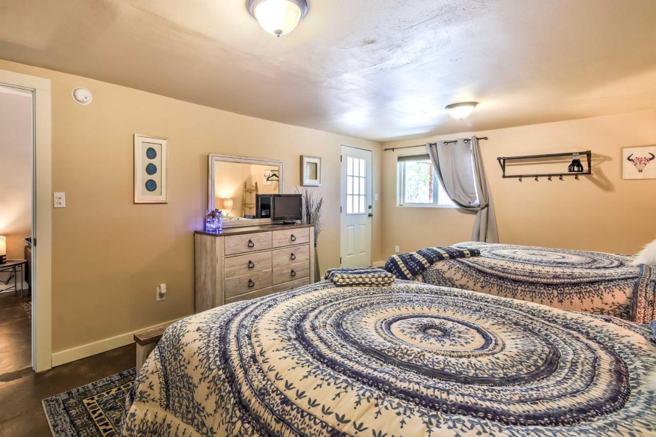 Cozy Home With Media Room Short Walk To Taos Plaza! Eksteriør billede